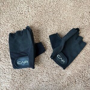 M/L Black Workout Gloves